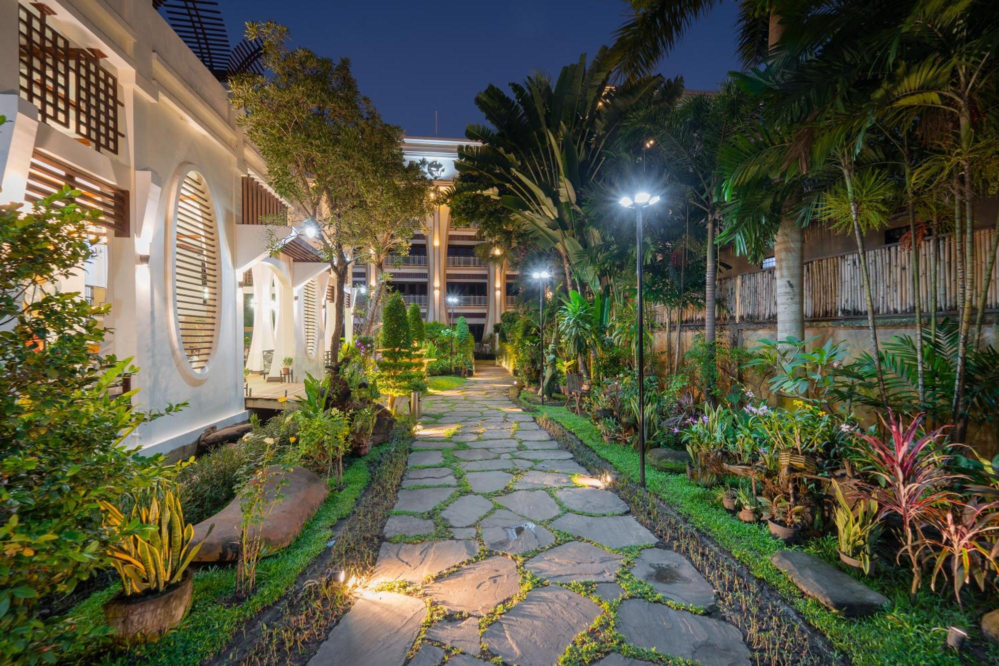 The Night Hotel Siem Reap Exterior photo