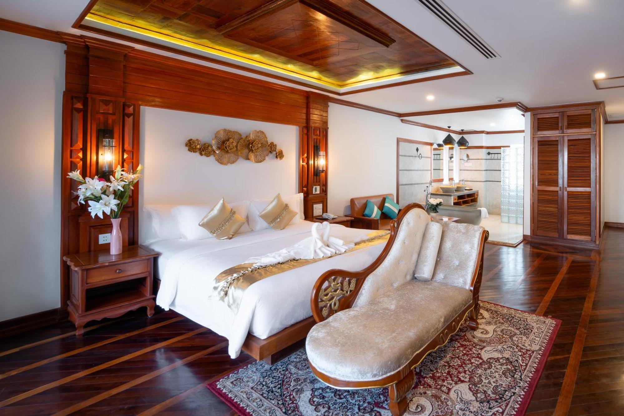 The Night Hotel Siem Reap Exterior photo