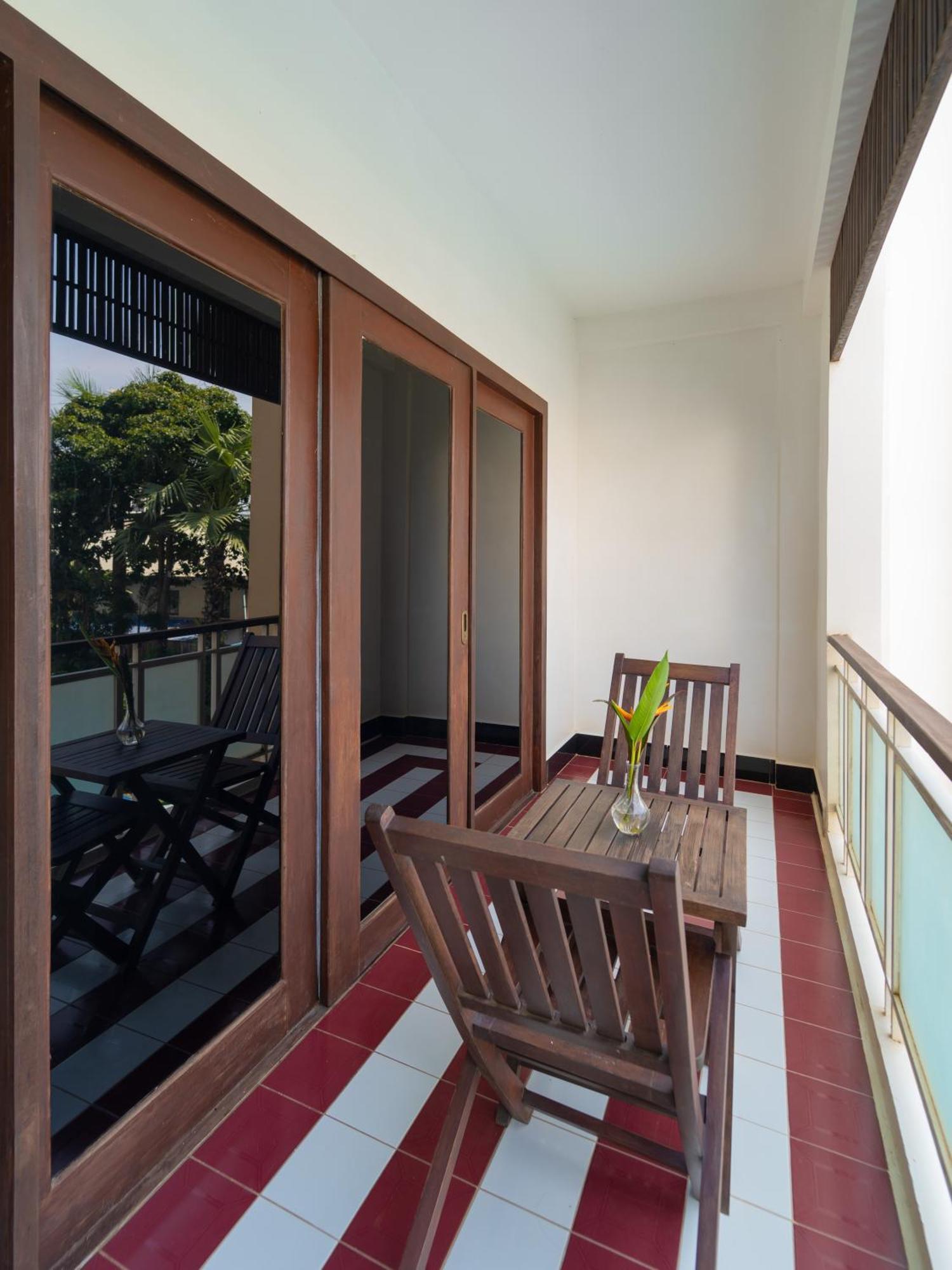 The Night Hotel Siem Reap Exterior photo