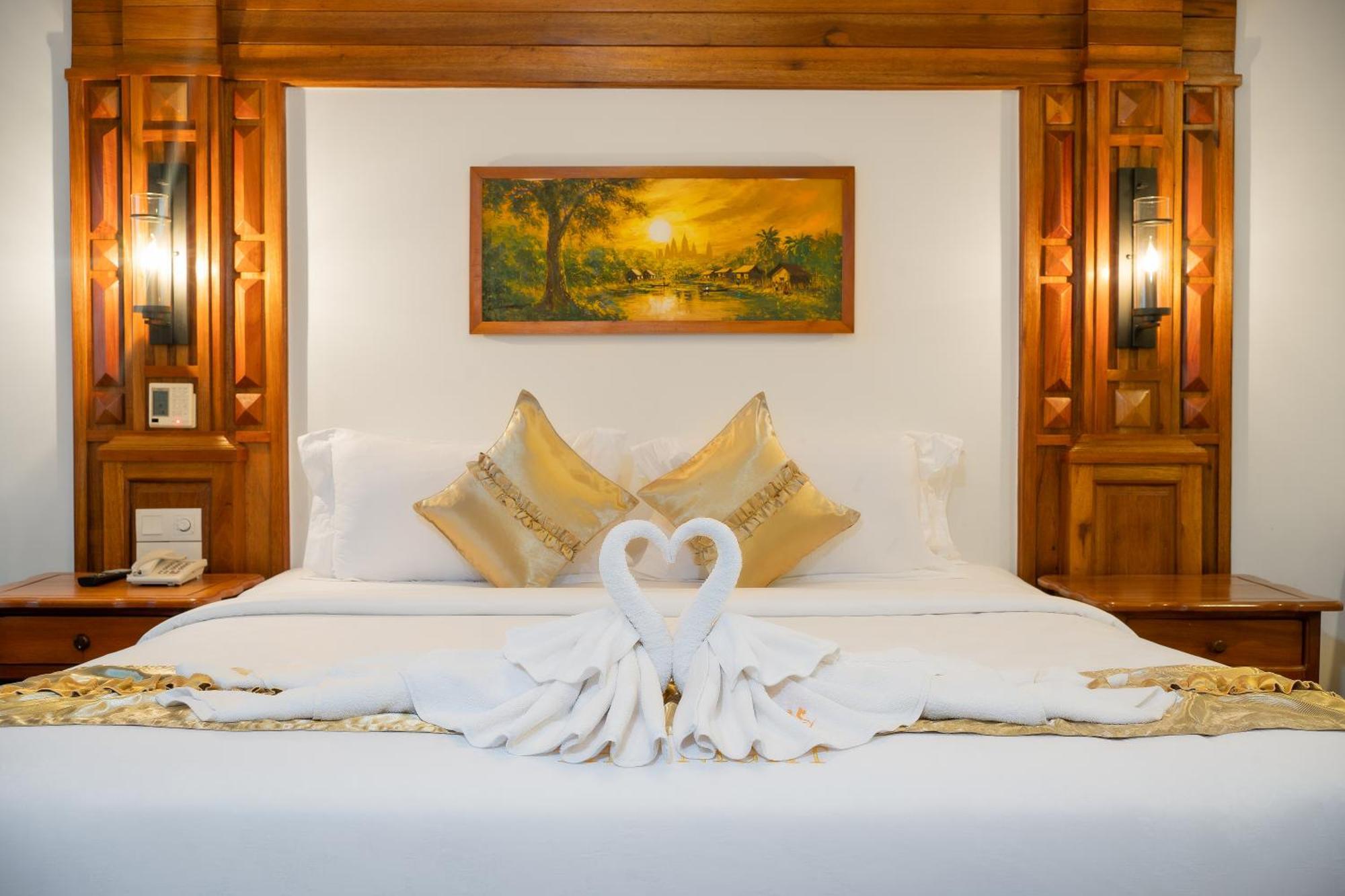 The Night Hotel Siem Reap Exterior photo