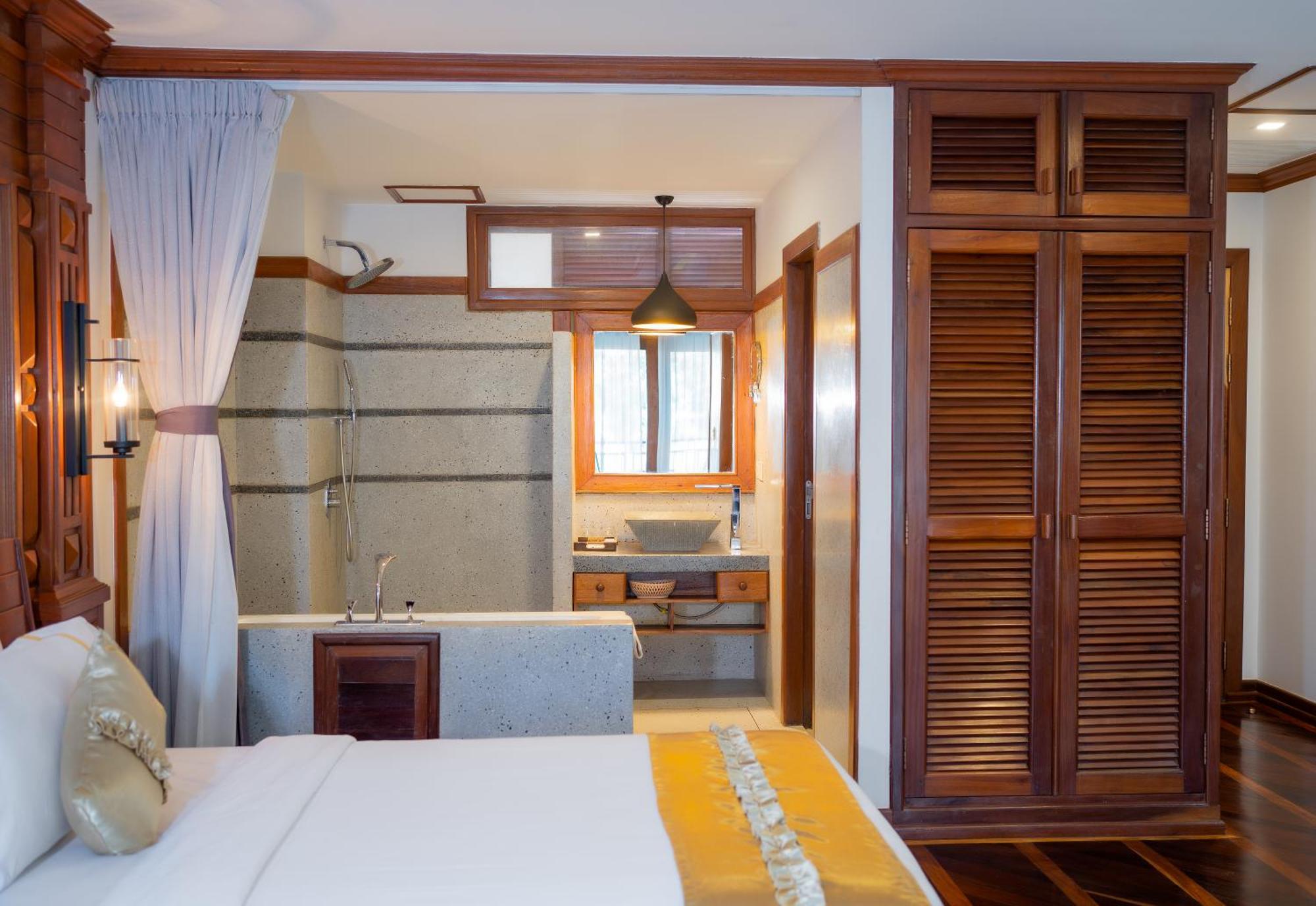 The Night Hotel Siem Reap Exterior photo
